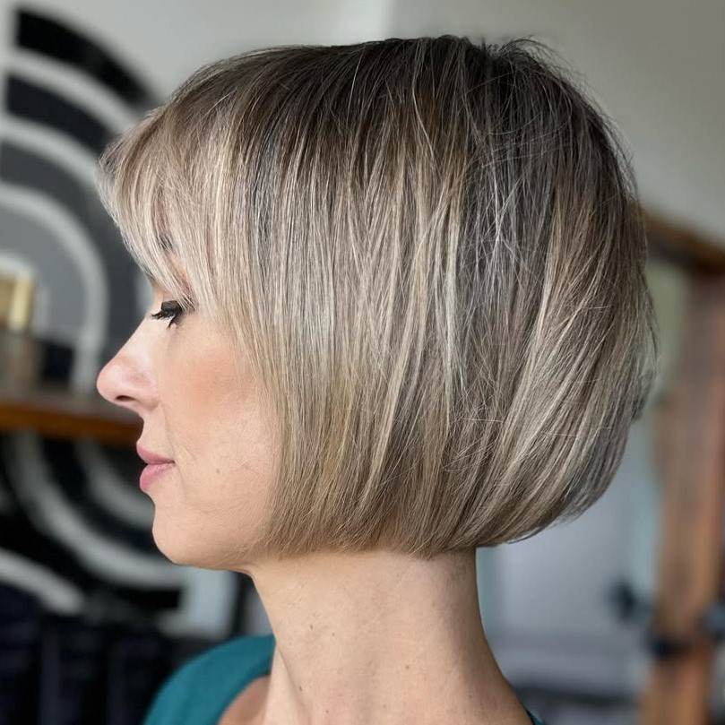 Medium Chin-Grazing Bob Haircut