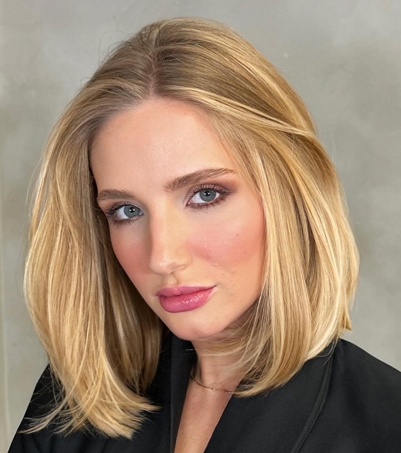 Blunt Bob Medium Length Hairstyle with Rounded Ends