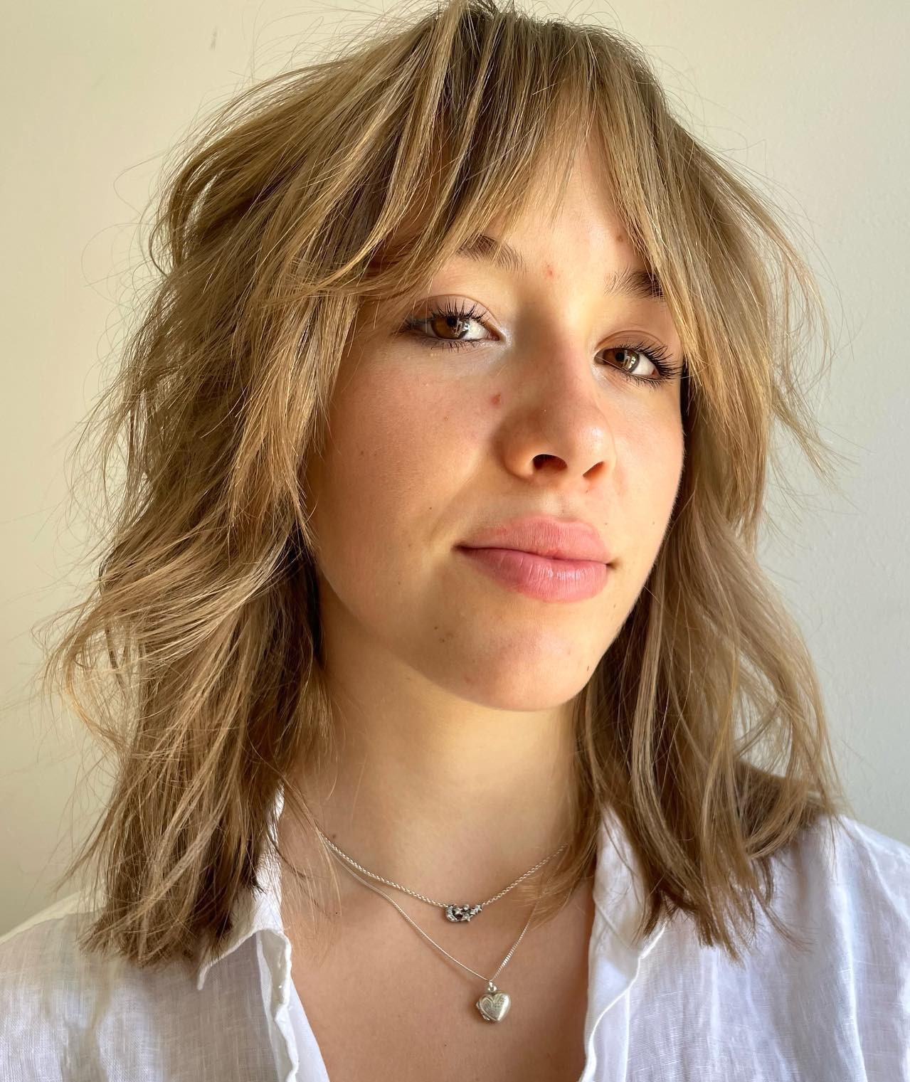 Modern Shag Shaggy Medium Hairstyle with Bottleneck Bangs