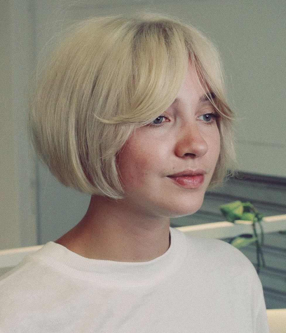 Short Curtain Bangs Bob for Round Face Shape