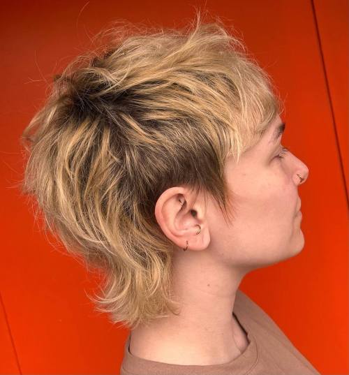 Short Feathered Mullet with Messy Finish
