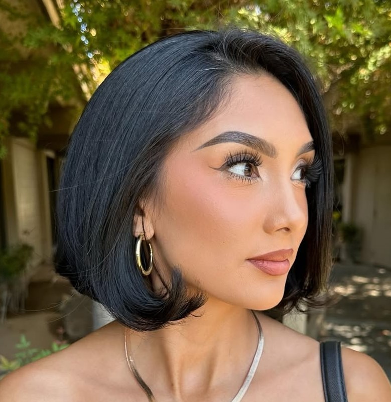 Medium Side-Parted 90s Bob