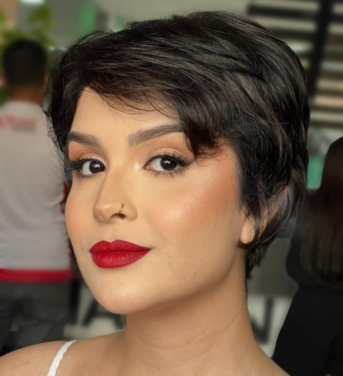 Short Layered Hairstyle for Thick Hair